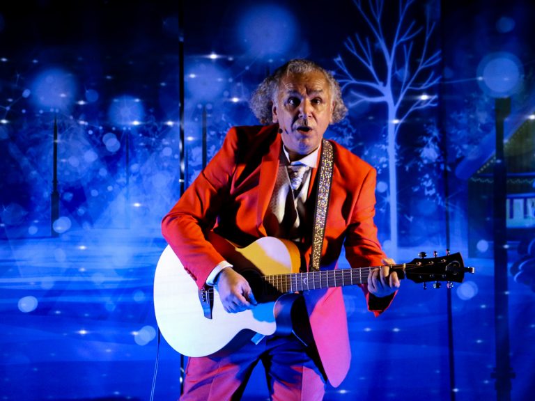 Spectacle de Noël Grands Petits Bonheurs de Noël_Cie MEGA MOME